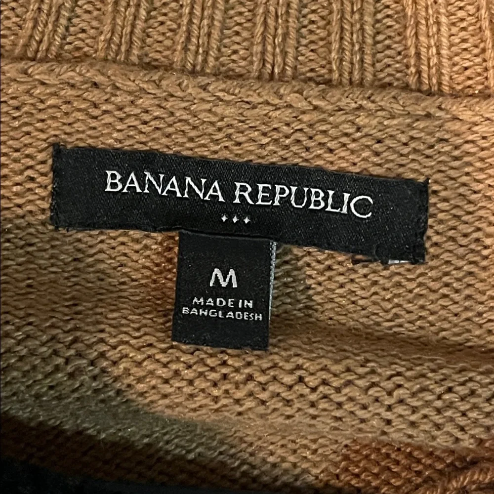 size medium banana republic tan turtle neck sweater with black details